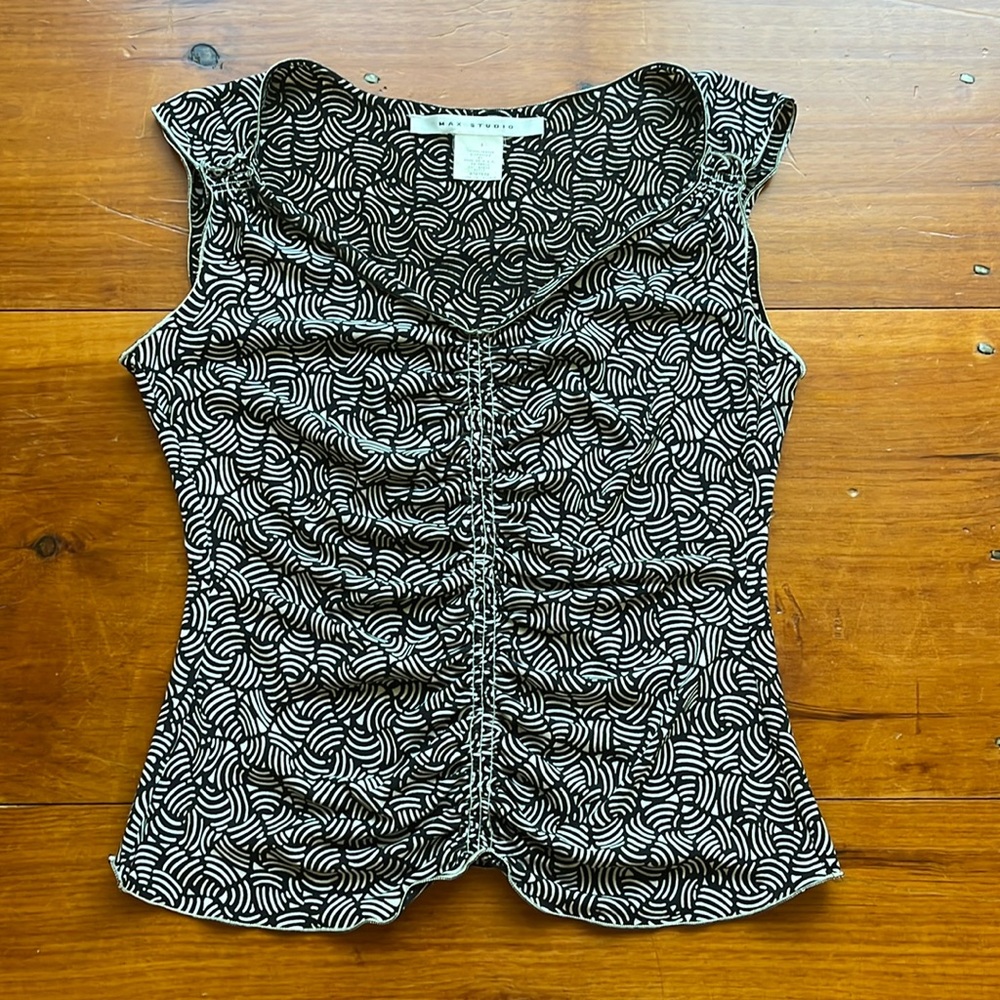 Max Studio Black and White Ruched Short Sleeve Top